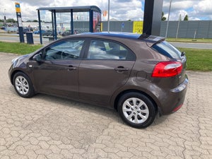 Kia Rio CVVT Active
