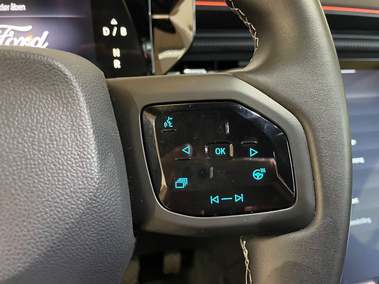 Ford Explorer Premium Extended Range