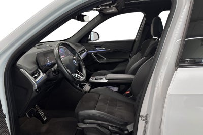 BMW iX1 eDrive20 M-Sport - 4