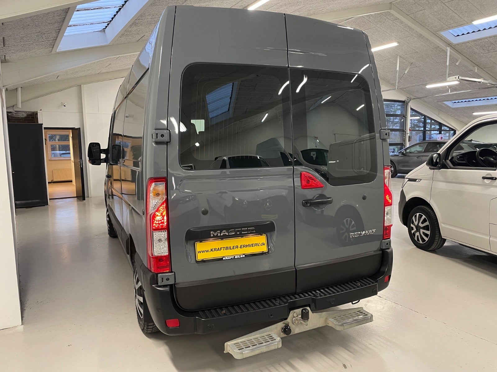 Billede af Renault Master IV T35 2,3 dCi 150 L2H2 Kassevogn aut.