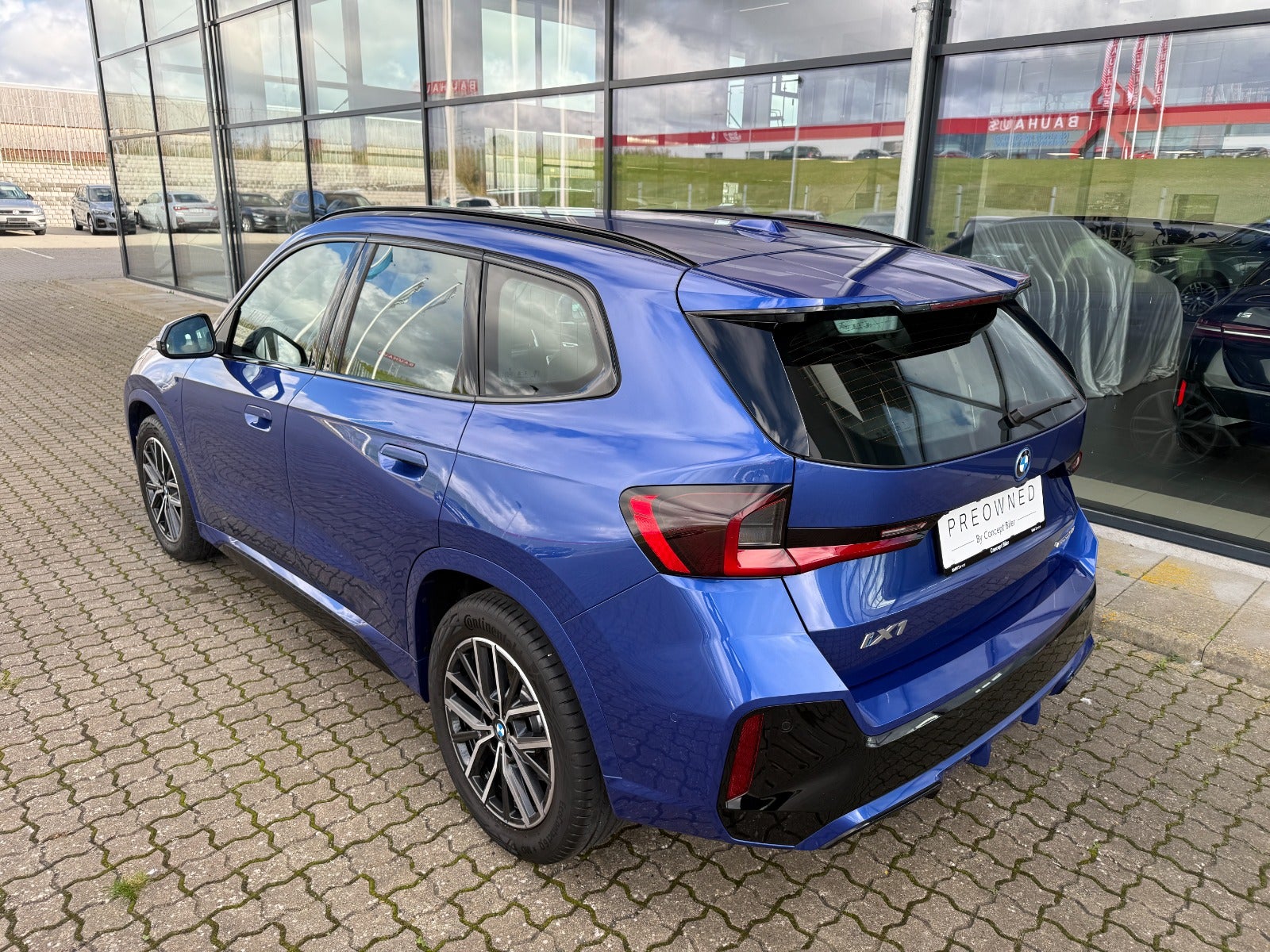 BMW iX1 eDrive20 M-Sport Premium 5d - 4