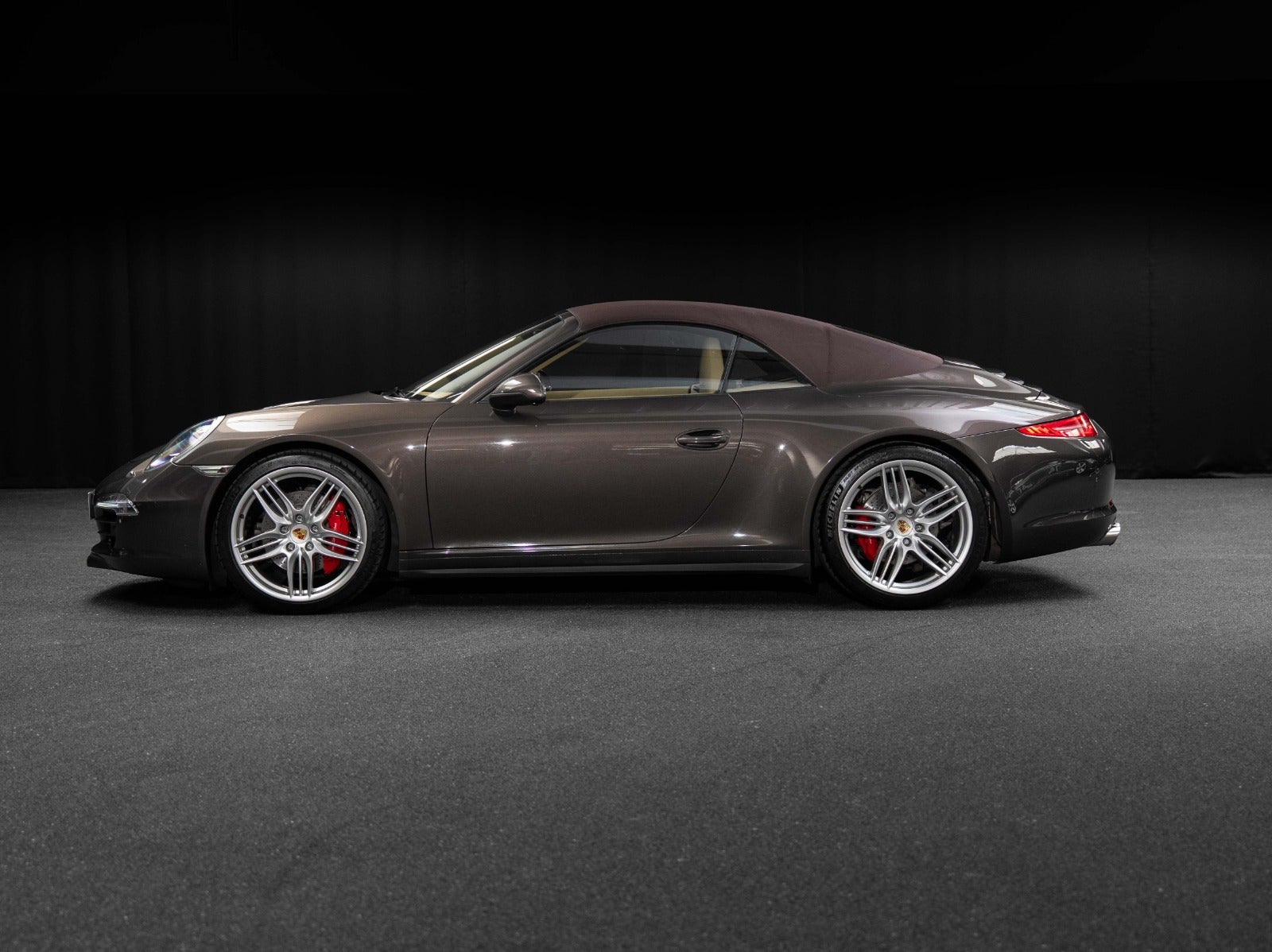 Gallery image 3 of 19