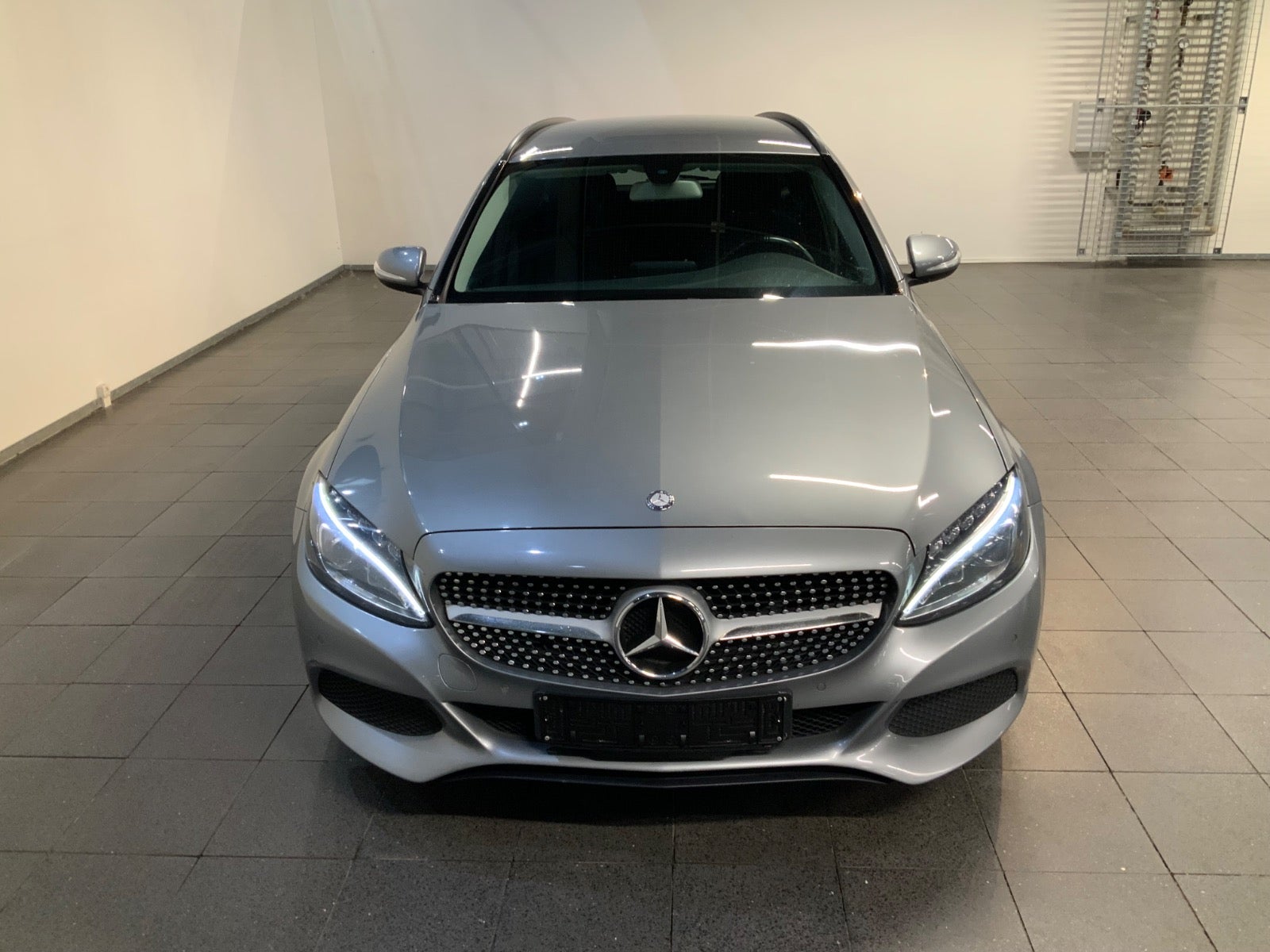 Mercedes-Benz C 200 (2/8)