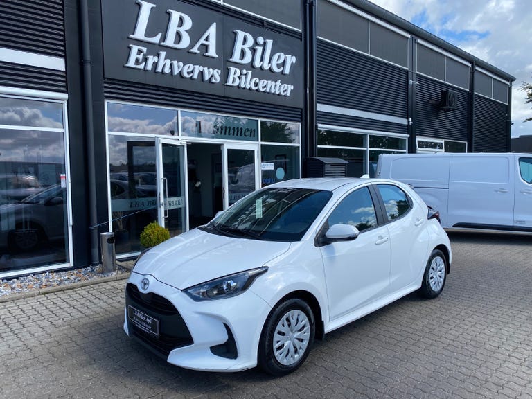 Toyota Yaris Essential Comfort Van