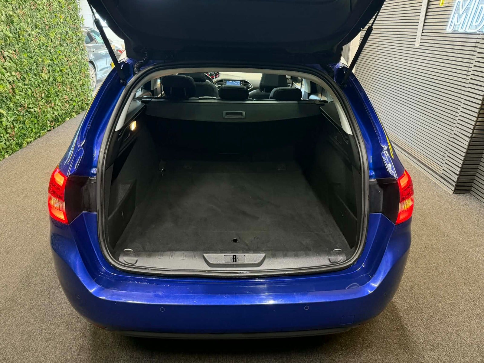 Billede af Peugeot 308 1,2 e-THP 130 Allure SW EAT6