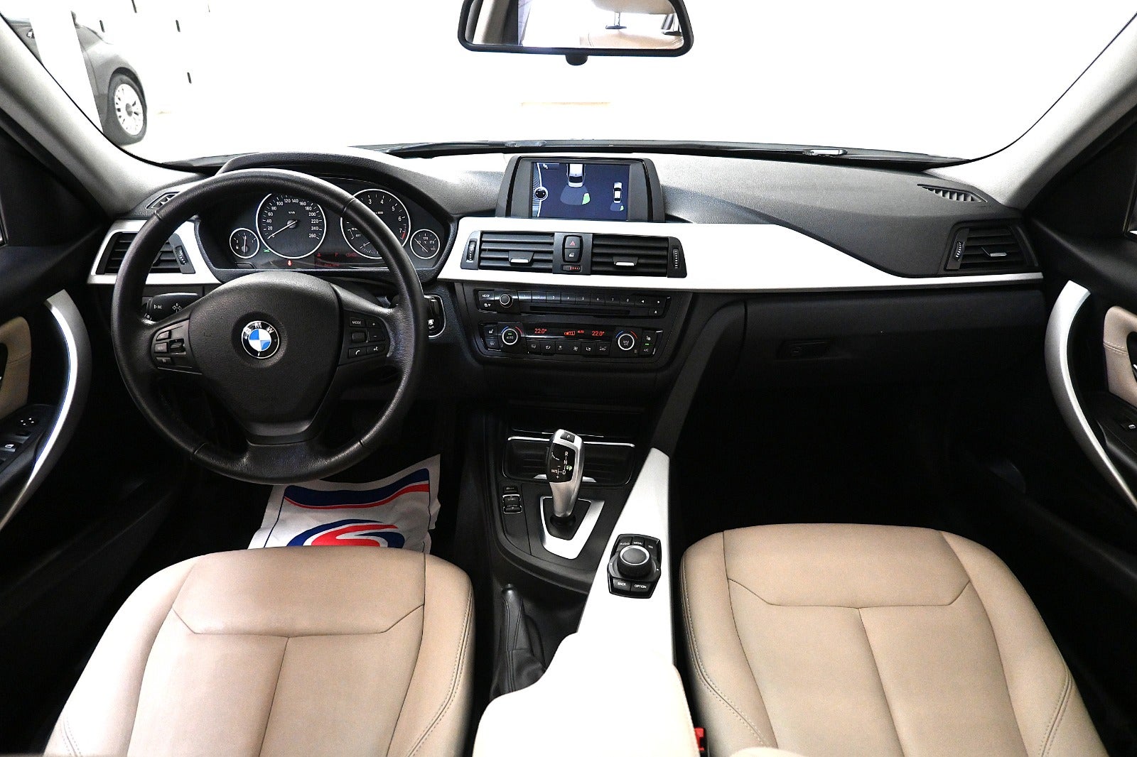 BMW 320i aut.