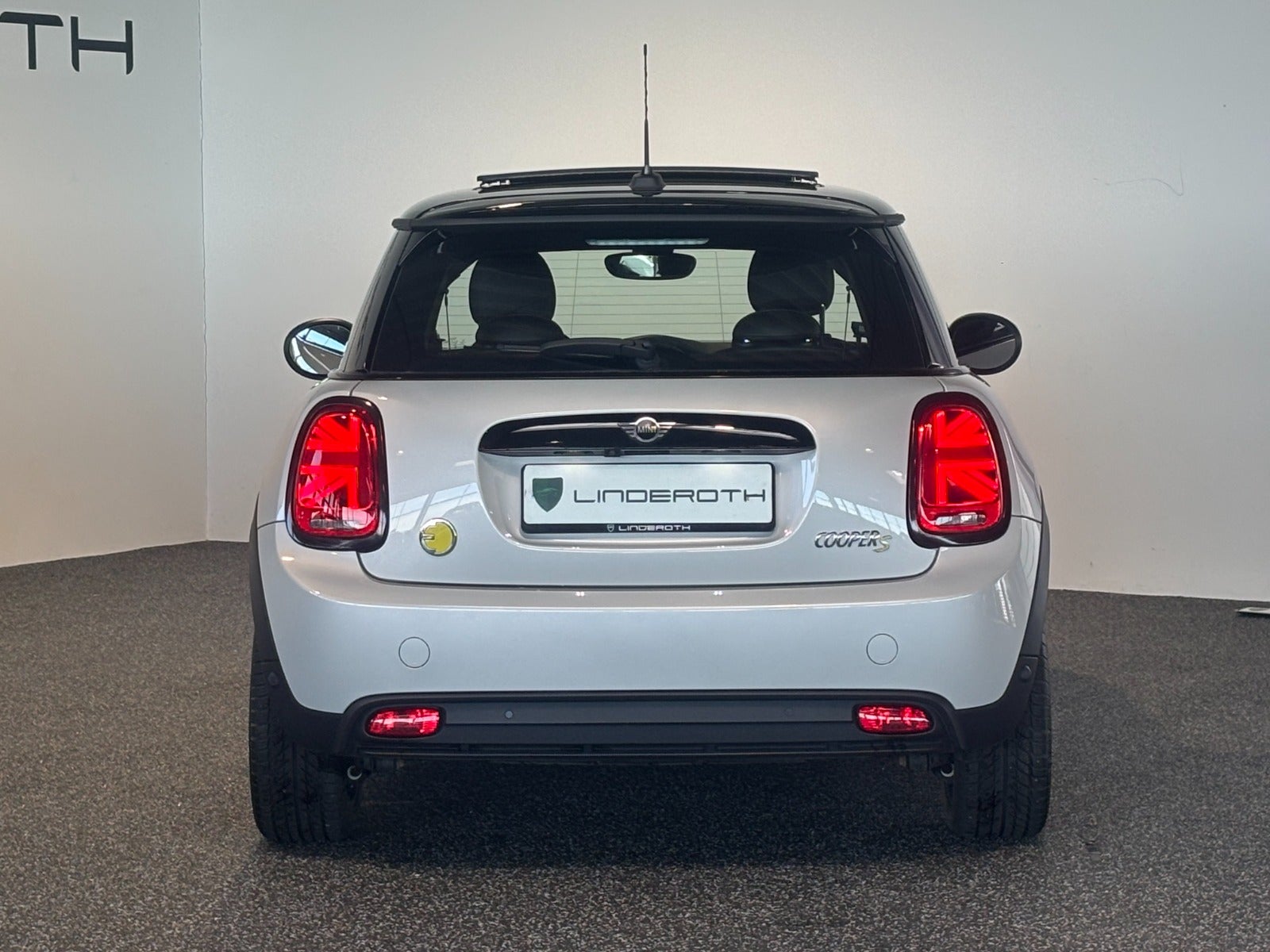 MINI Cooper SE Yours Trim 3d - 4