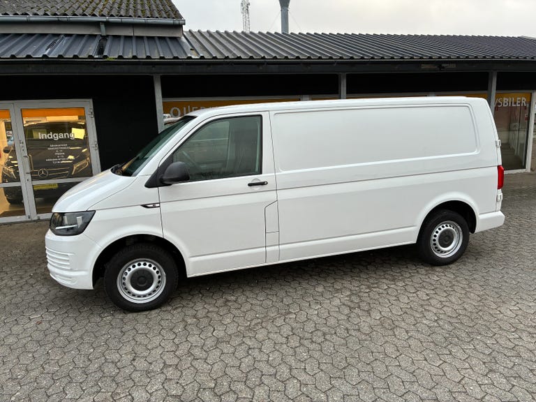 VW Transporter TDi 102 Kassevogn lang
