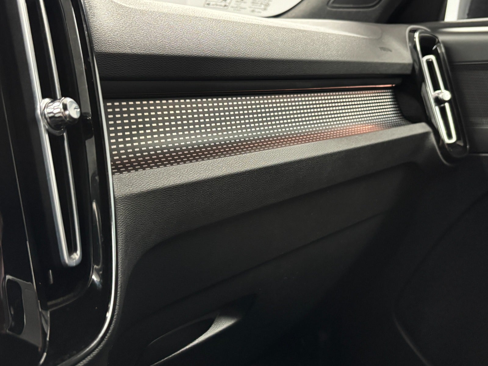 Billede af Volvo XC40 1,5 T5 ReCharge R-Design aut.