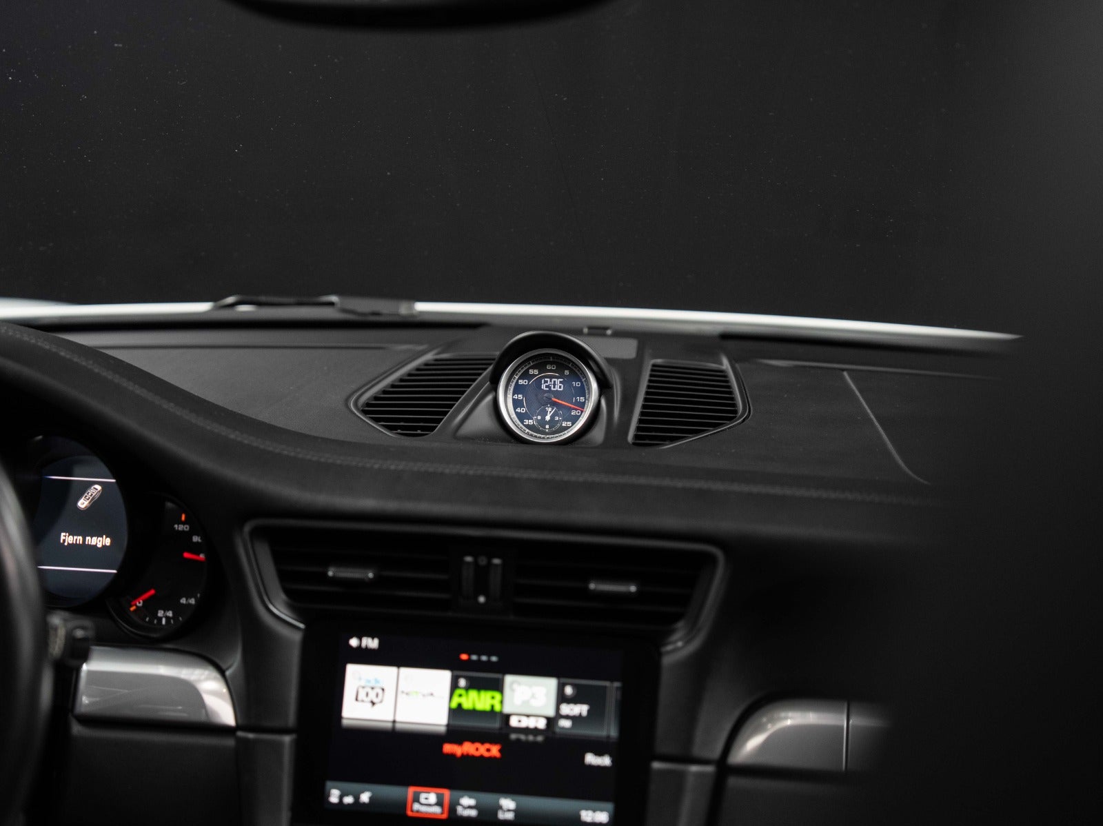 Gallery image 16 of 19