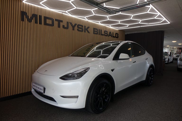 Tesla Model Y Long Range AWD