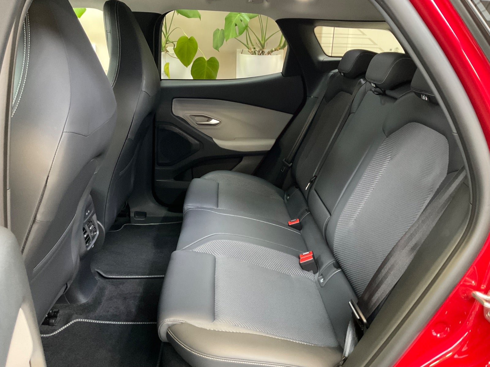 Ford Explorer 82 Select Extended Range 5d - 8