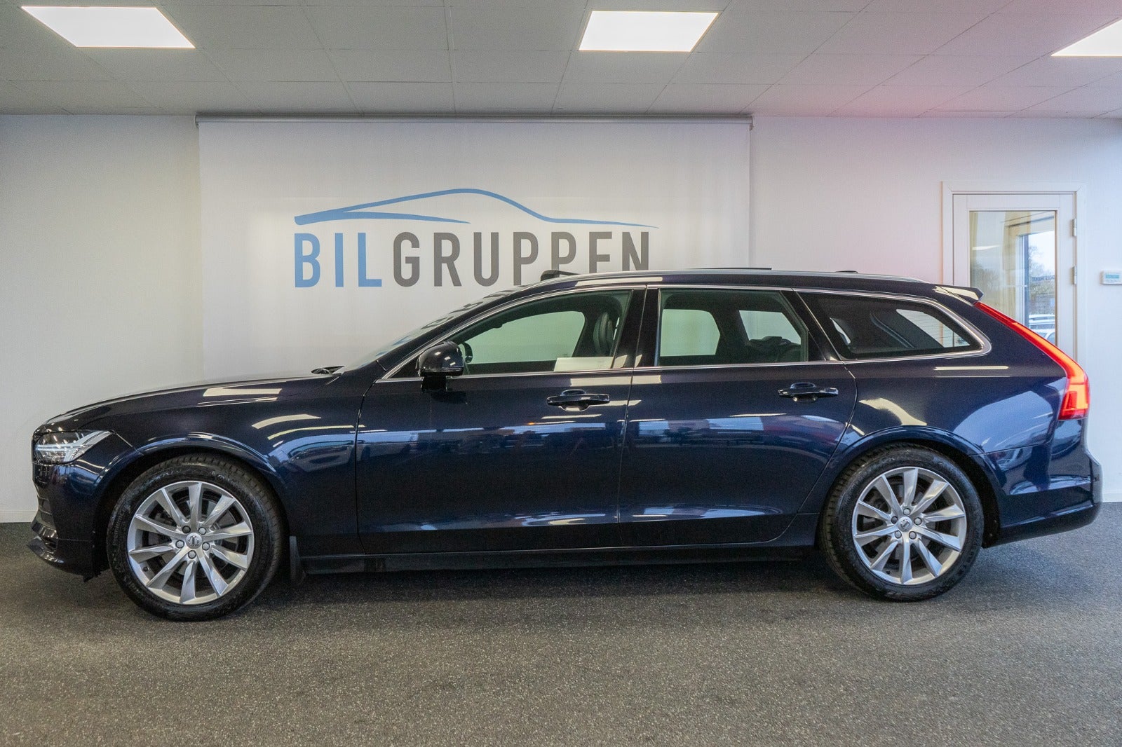 Billede af Volvo V90 2,0 D5 235 Momentum aut. AWD