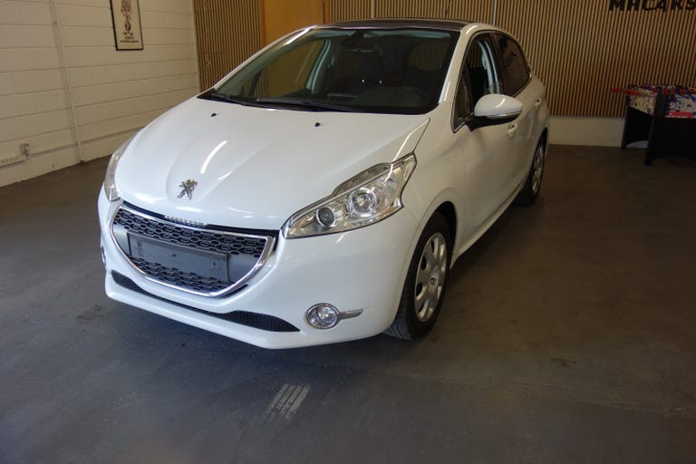Peugeot 208 VTi Allure Sky