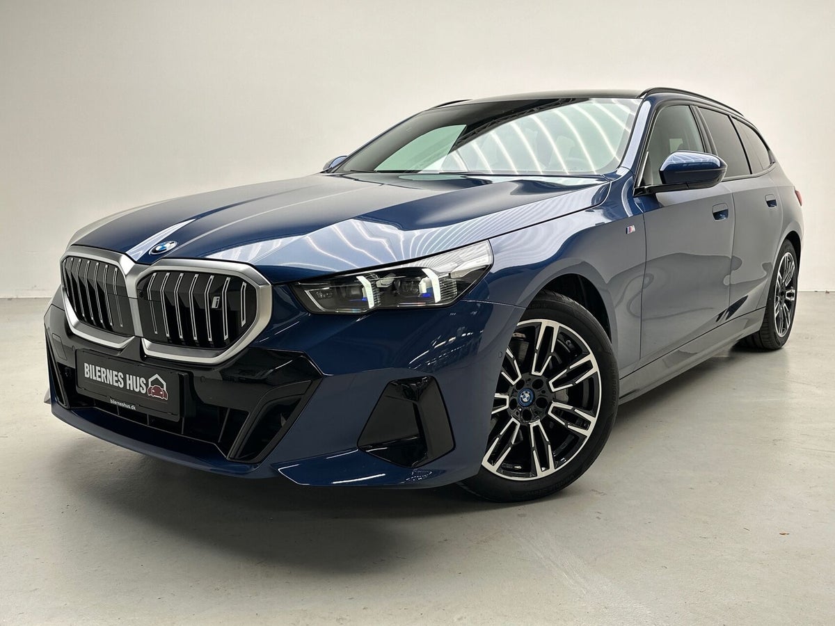 BMW i5 eDrive40 Touring Fully Charged M-Sport billede 1