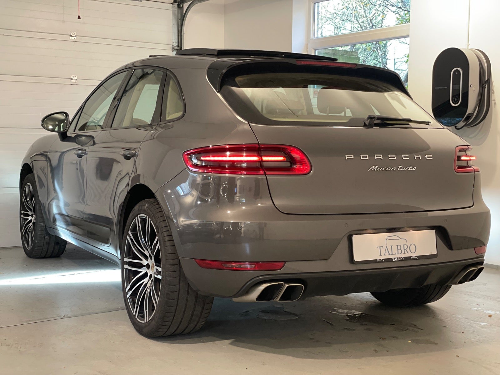 Porsche – Macan Turbo