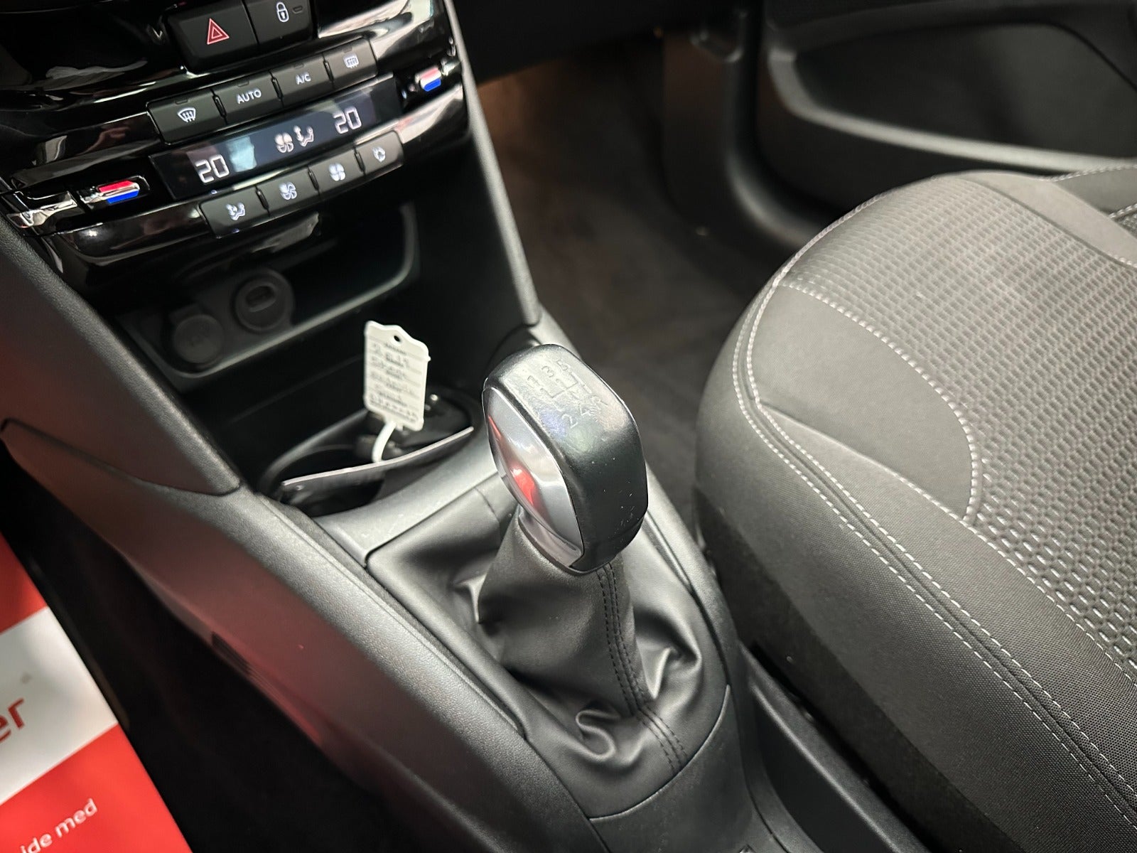 Billede af Peugeot 208 1,2 PureTech 82 Allure Sky