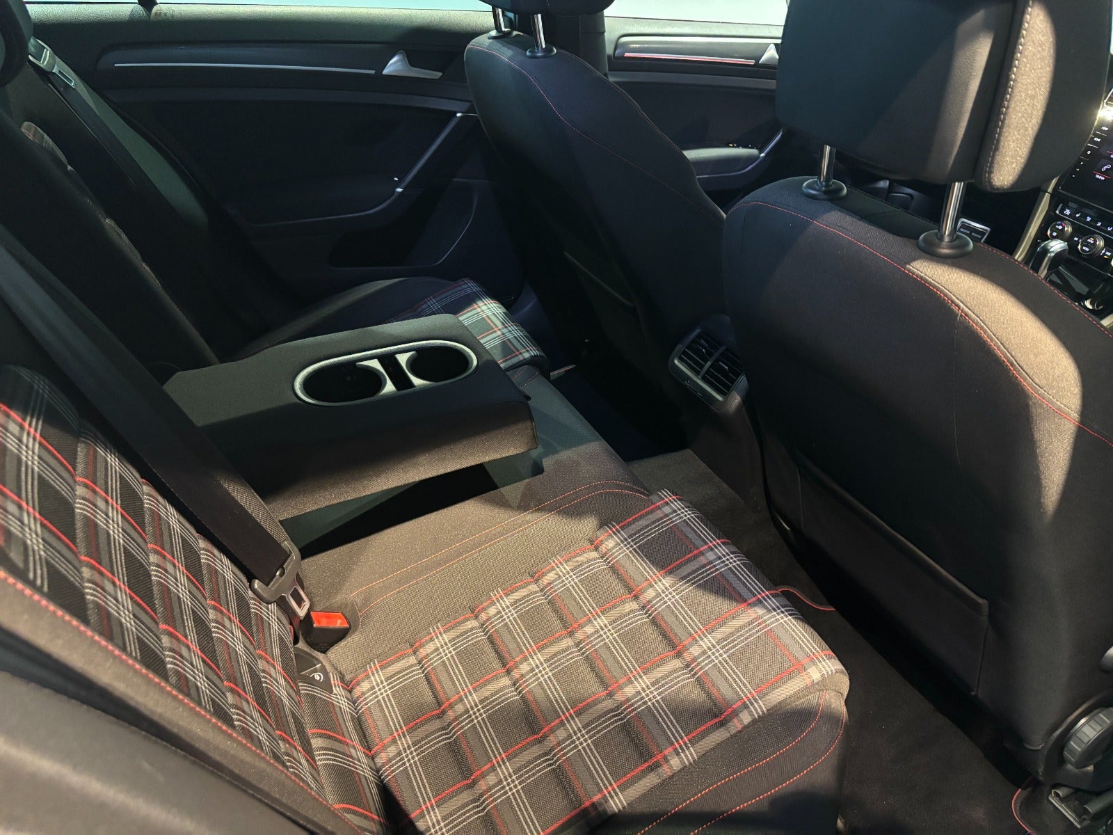 VW Golf VII 2,0 GTi Performance DSG 5d - 8