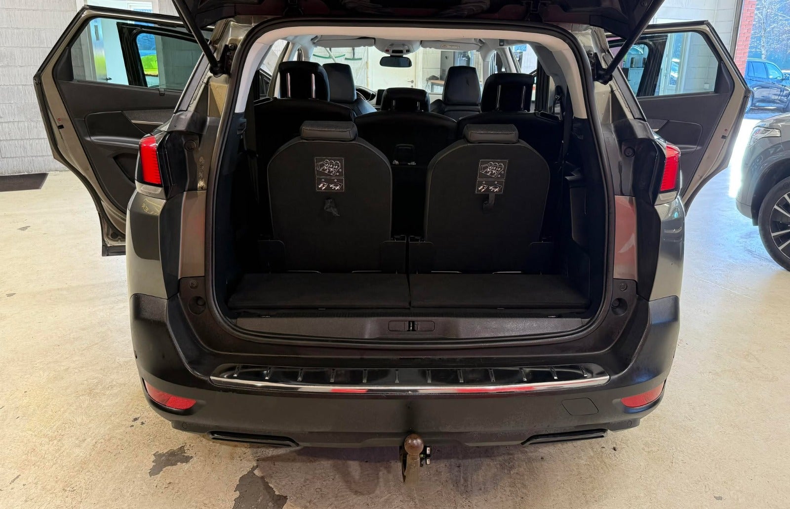 Billede af Peugeot 5008 1,5 BlueHDi 130 Allure 7prs