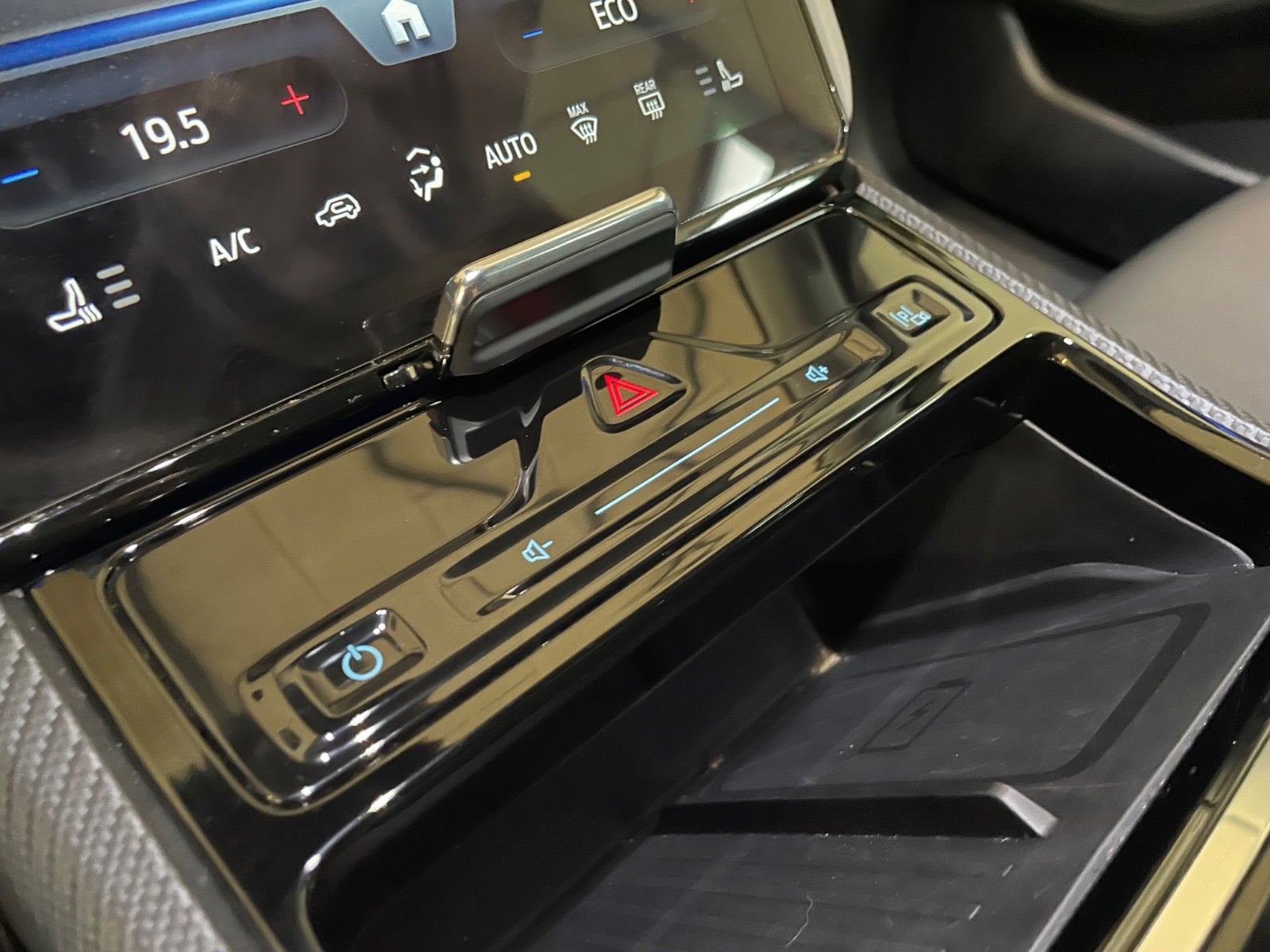 Ford Explorer Premium Extended Range