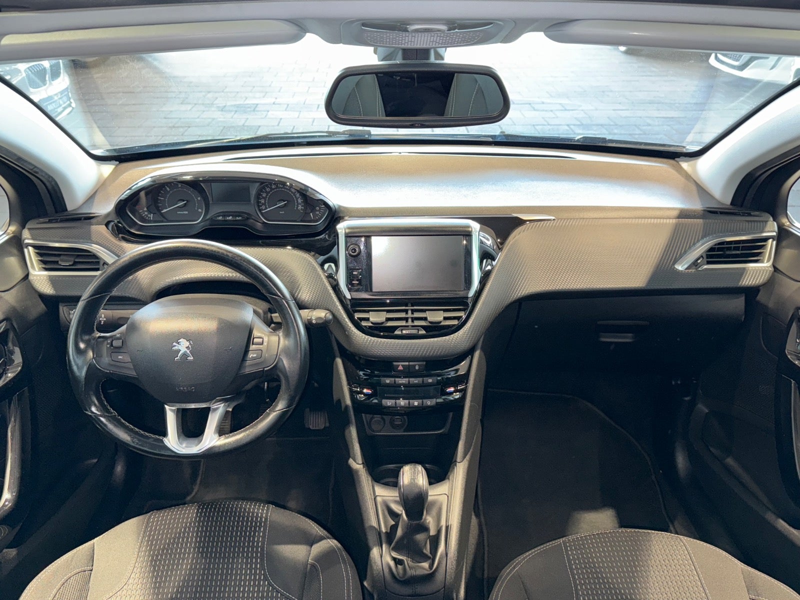 Billede af Peugeot 208 1,6 BlueHDi 100 Allure Sky