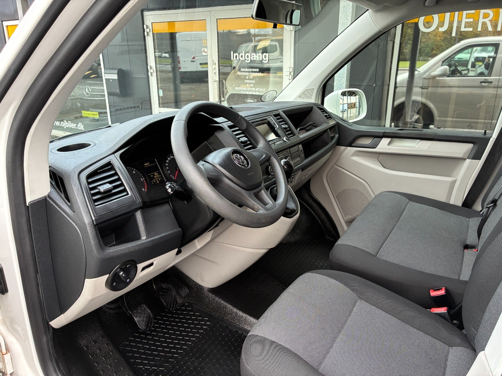 VW Transporter TDi 102 Kassevogn lang