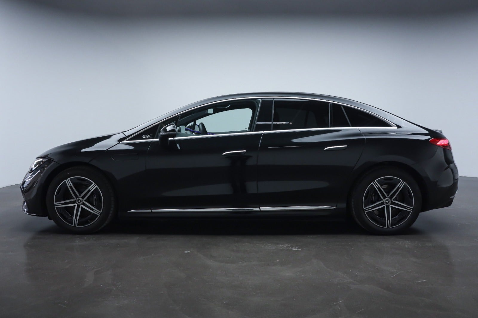 Mercedes-Benz EQE 350 (6/8)