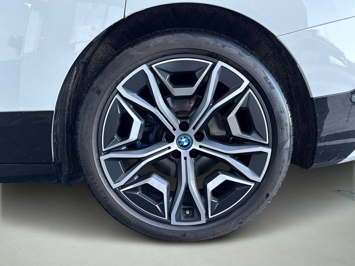 BMW iX xDrive40 Fully Charged M-Sport billede 8