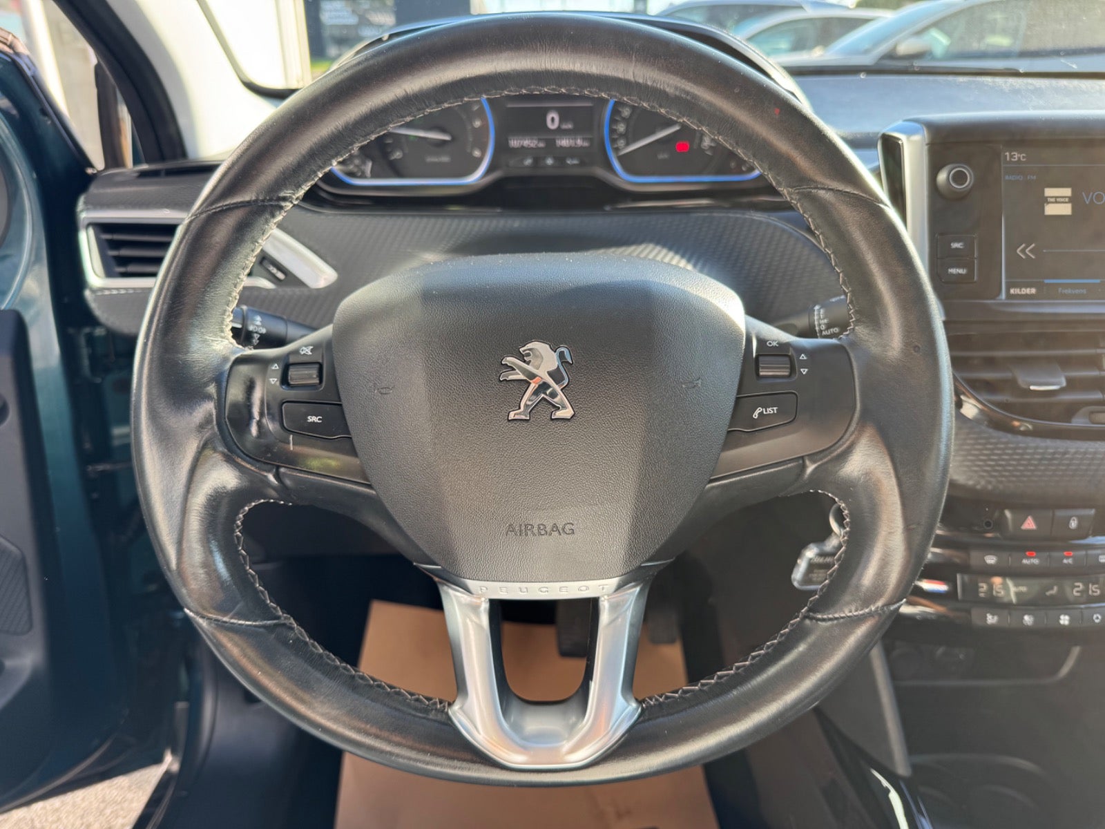 Billede af Peugeot 2008 1,6 BlueHDi 100 Allure Sky