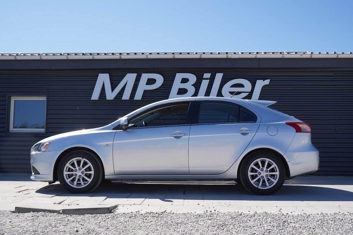 Billede af Mitsubishi Lancer 1,6 Invite SportBack