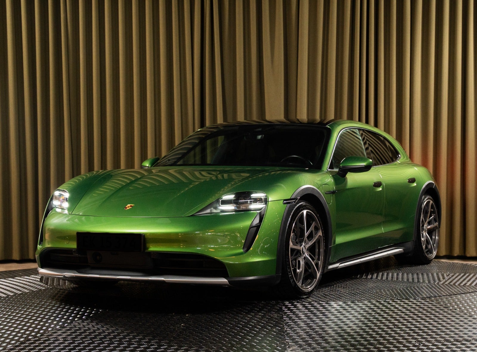 Porsche Taycan 4  Performance+ Cross Turismo