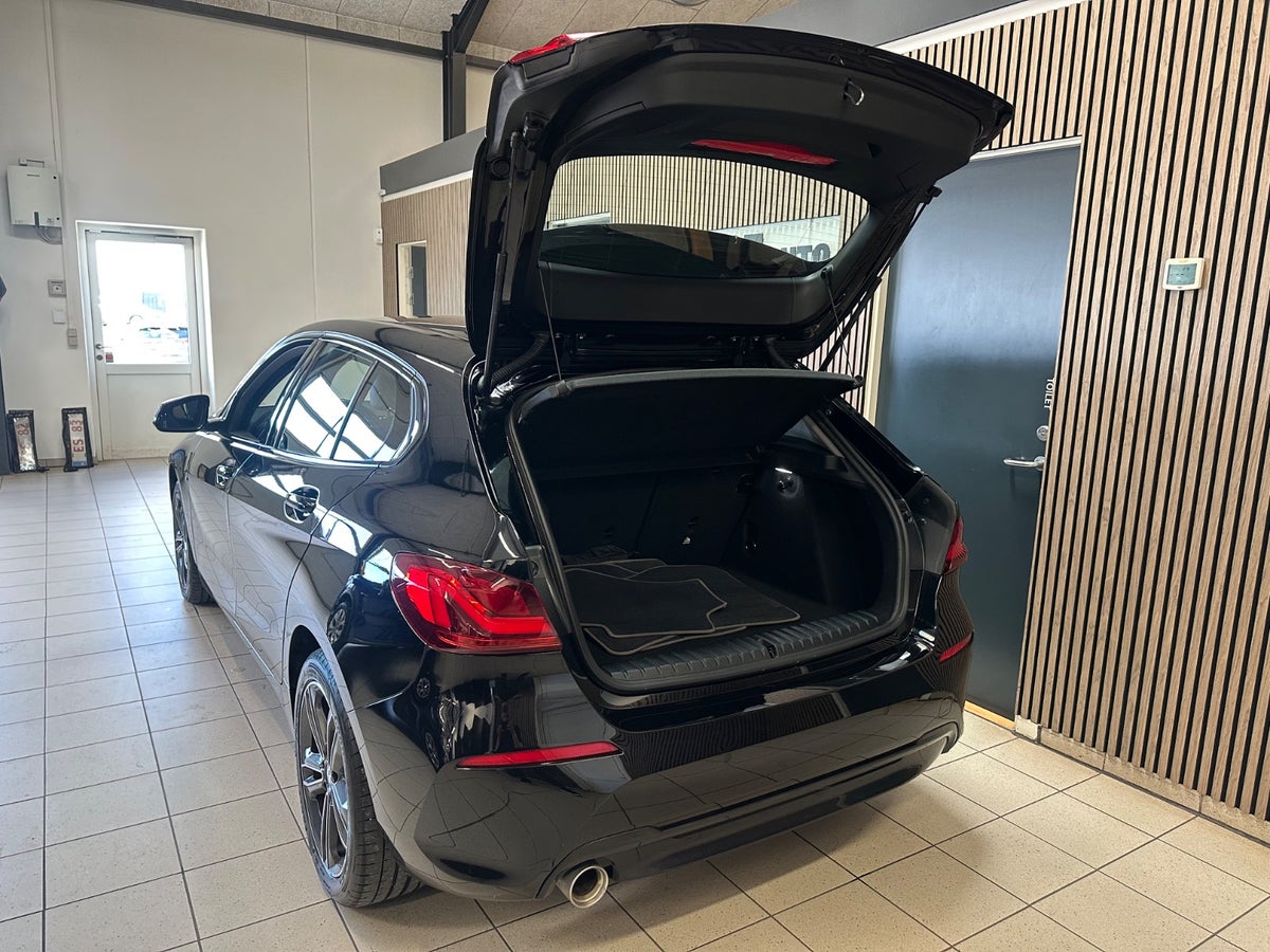 BMW 118i Sport Line aut. BMW 118i Sport Line aut.