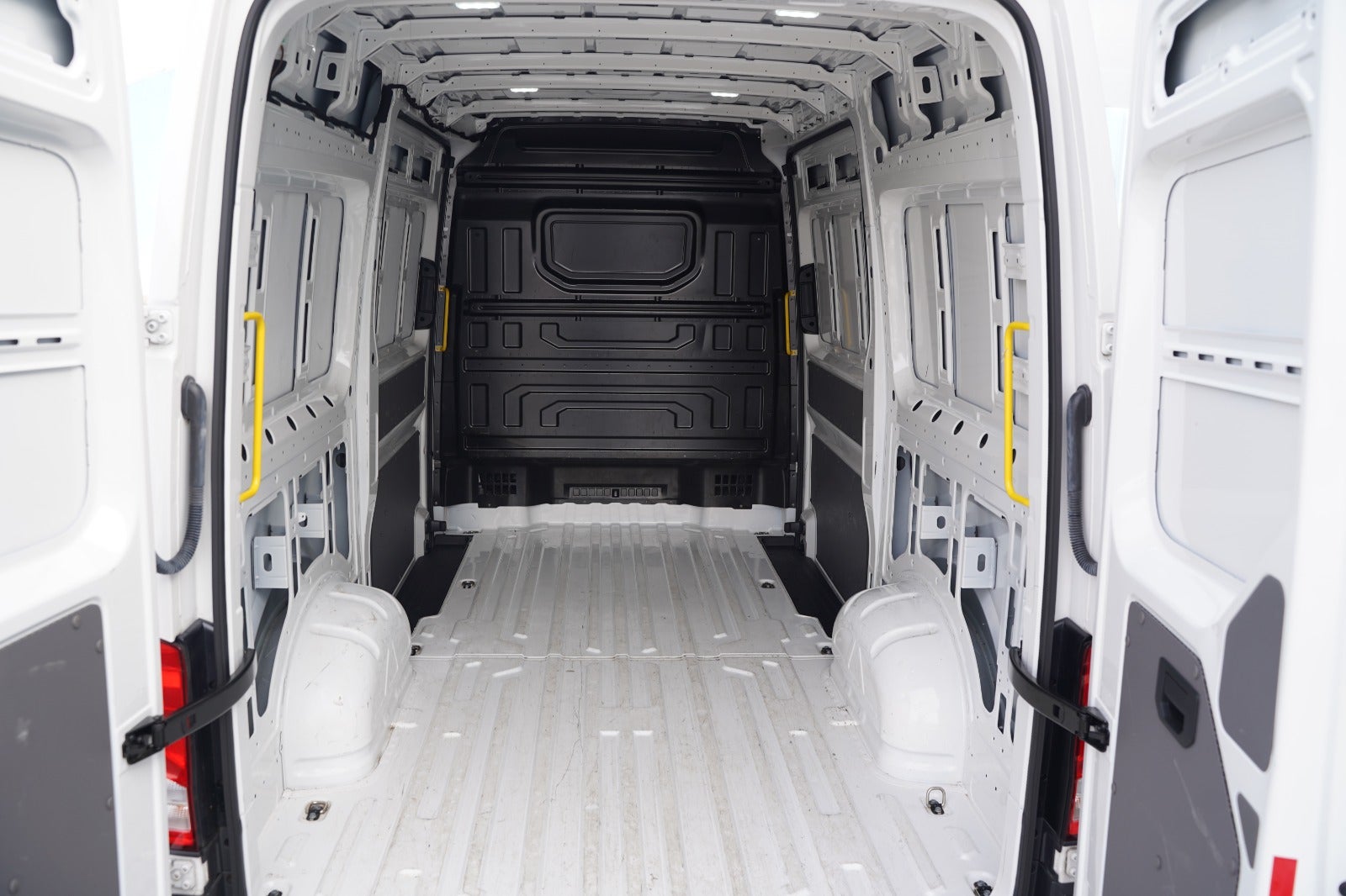 Billede af VW Crafter 35 2,0 TDi 140 Kassevogn L3H2