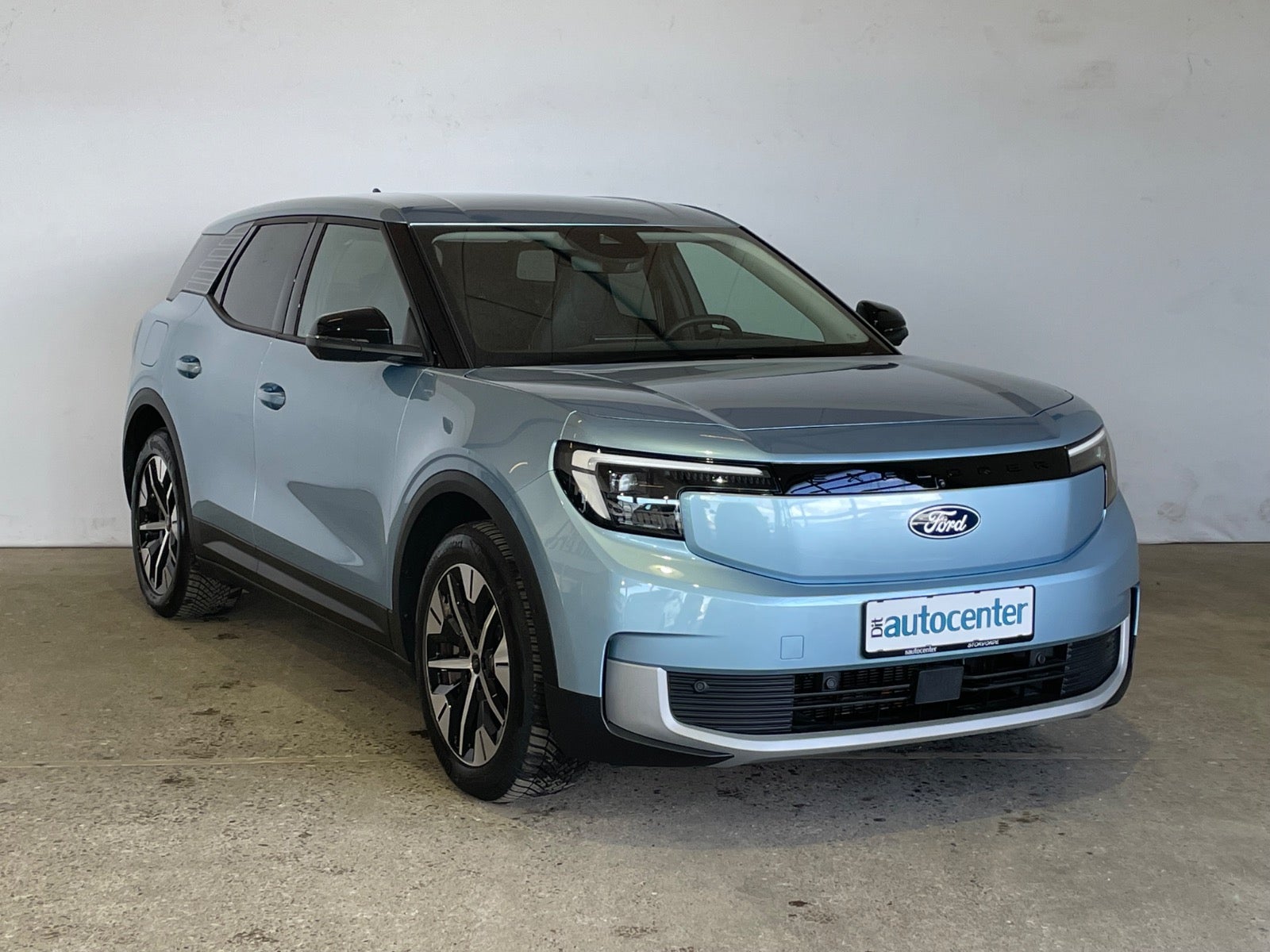 Ford Explorer Select Extended Range