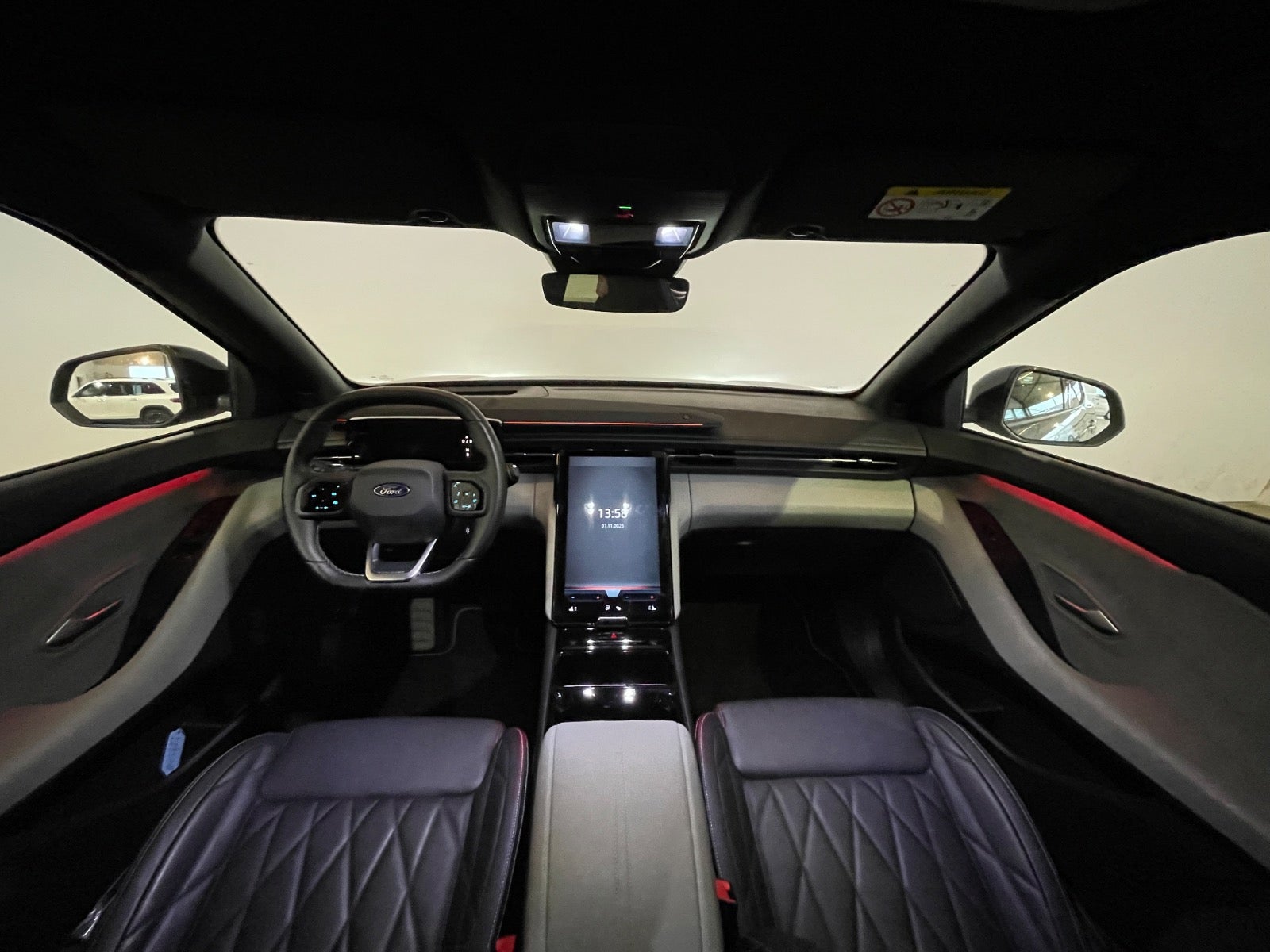 Ford Explorer Premium Extended Range