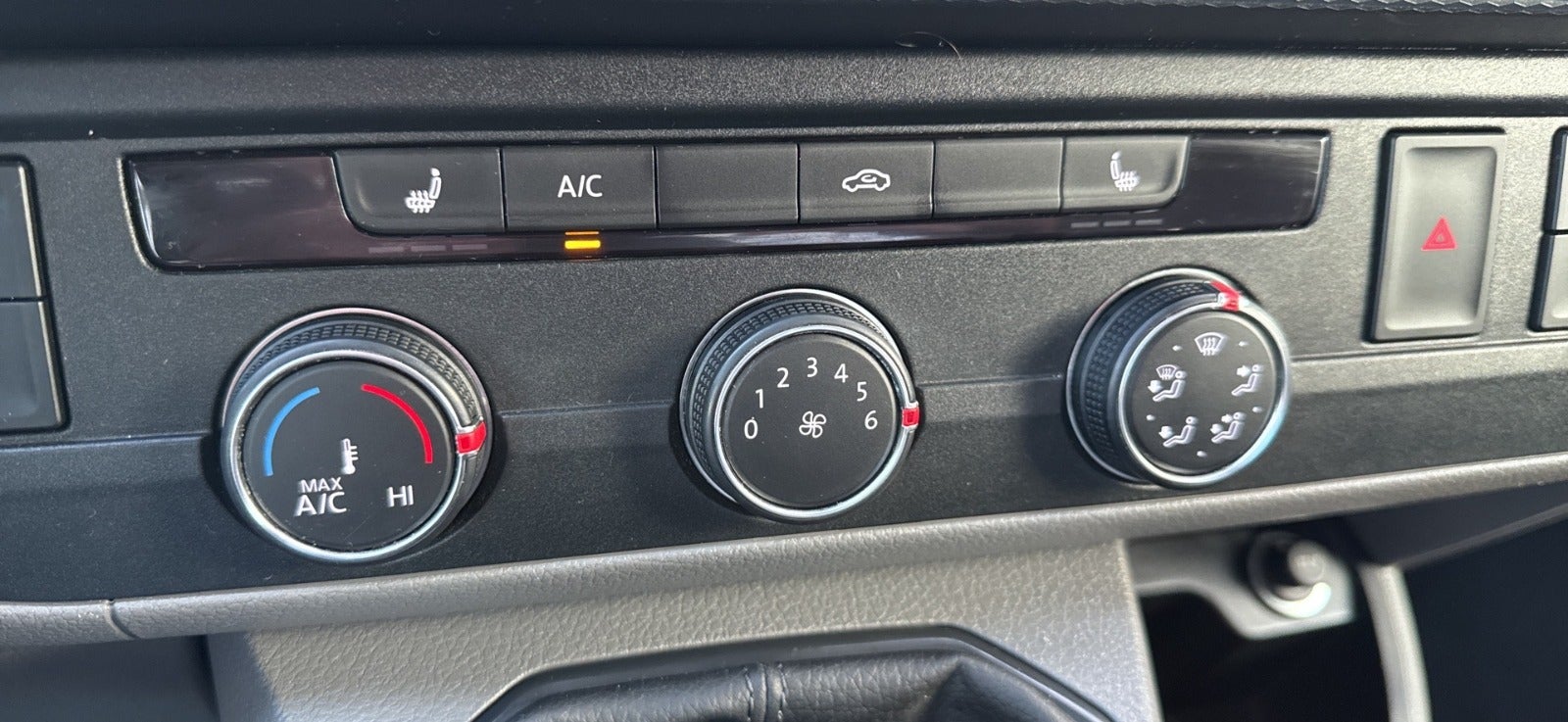 Billede af VW Transporter 2,0 TDi 110 Kassevogn lang