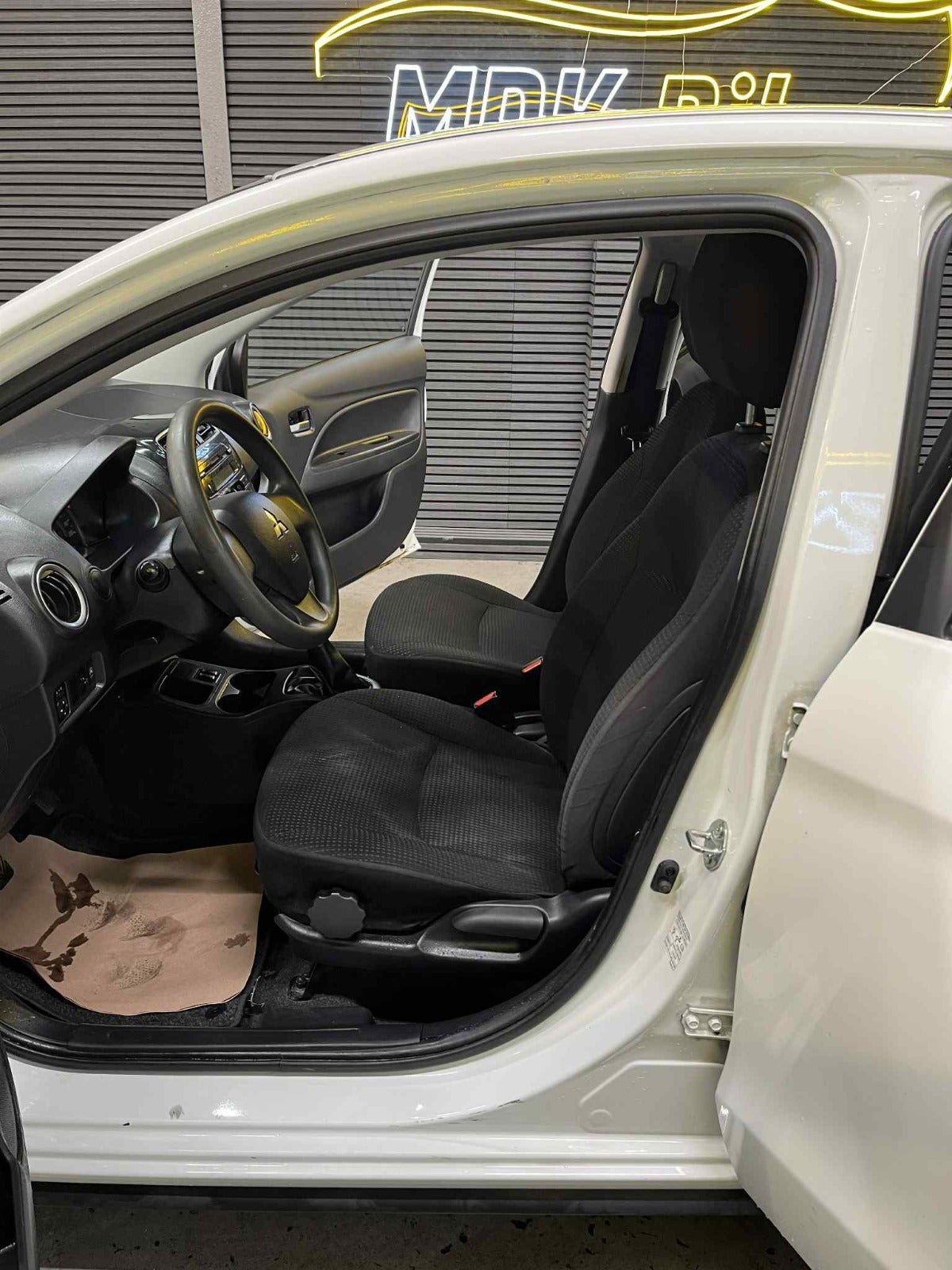 Billede af Mitsubishi Space Star 1,2 Black & White