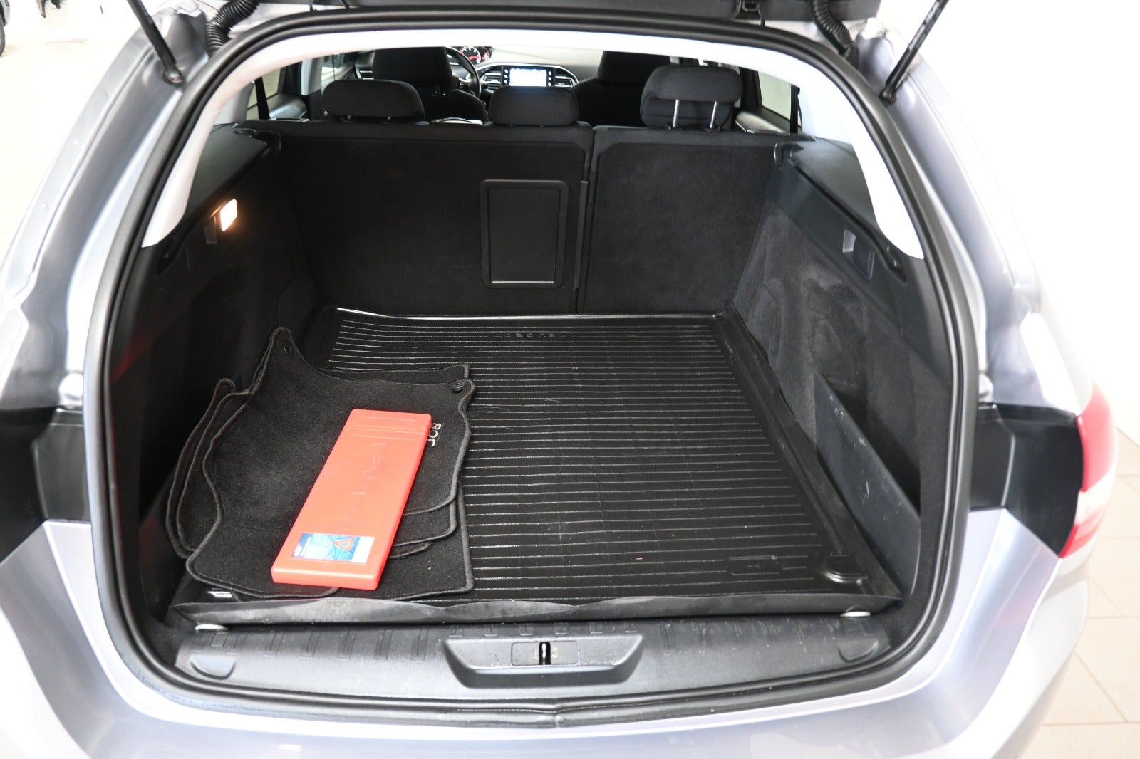 Peugeot 308 BlueHDi 120 Allure SW EAT6