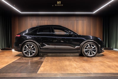 Porsche Macan 4   5d