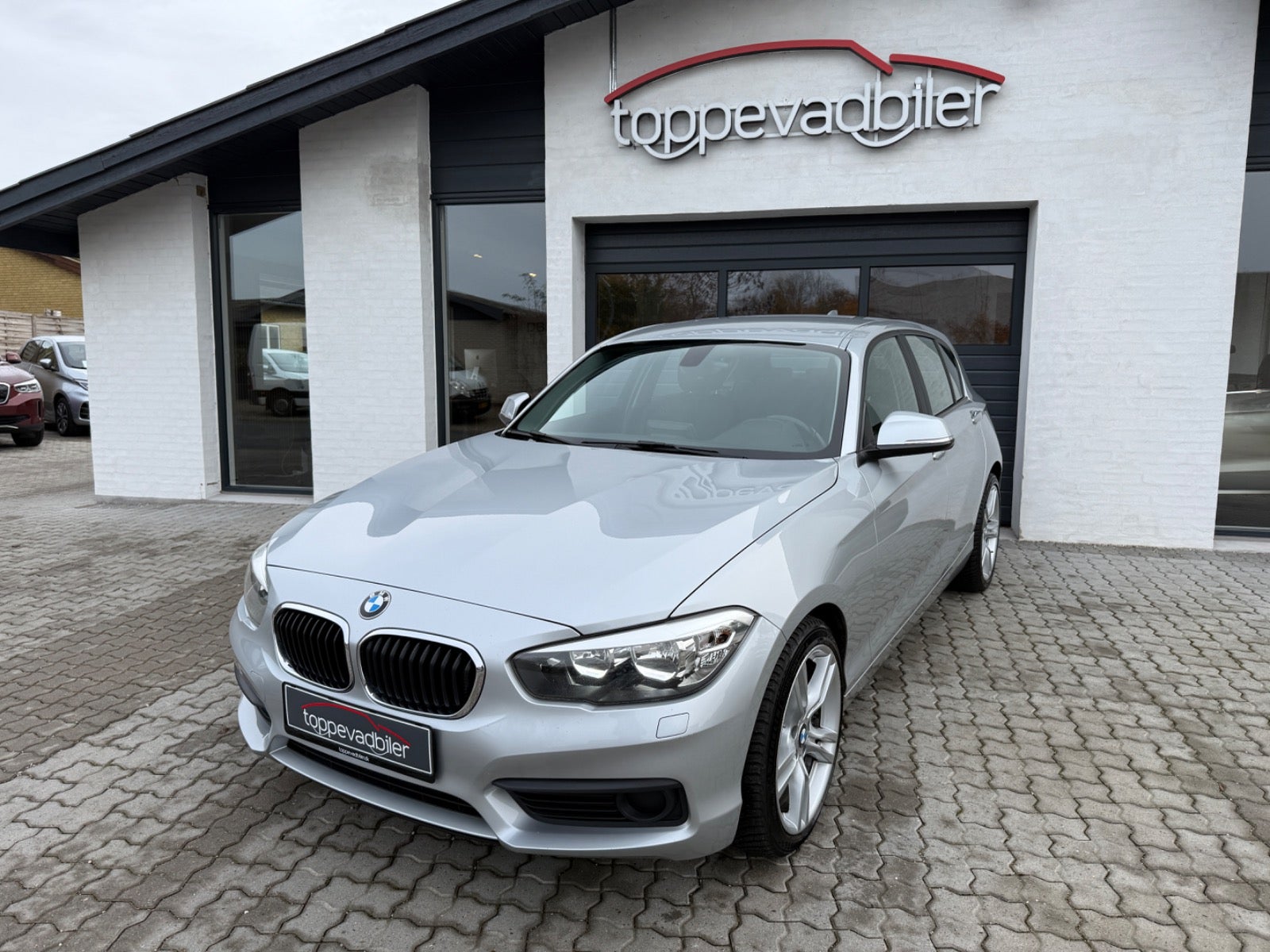 BMW 118i Connected aut.