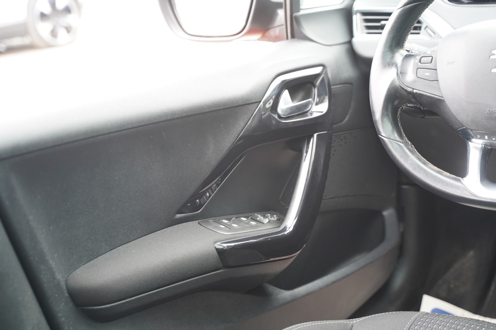 Billede af Peugeot 208 1,6 BlueHDi 100 Allure Sky