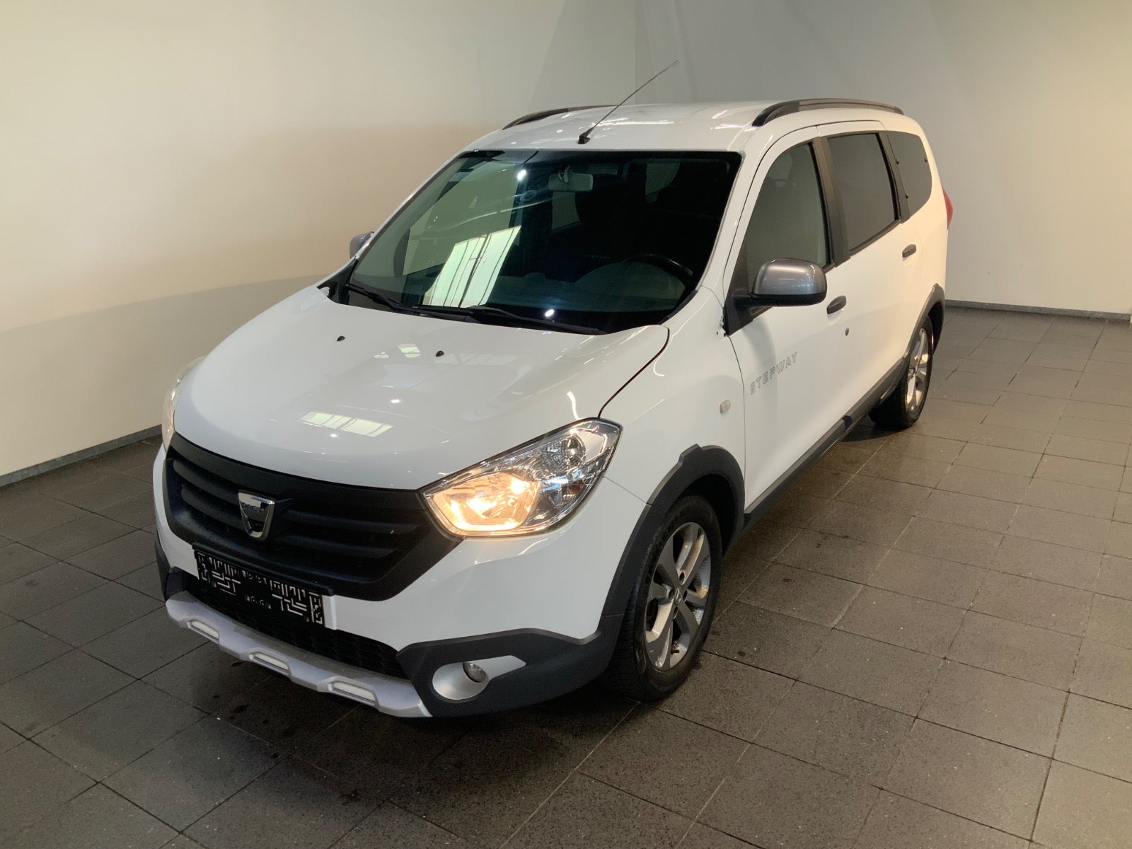 Dacia Lodgy Stepway (1/8)