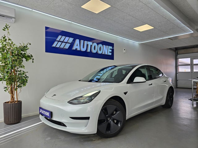 Tesla Model 3  Standard Range+ RWD