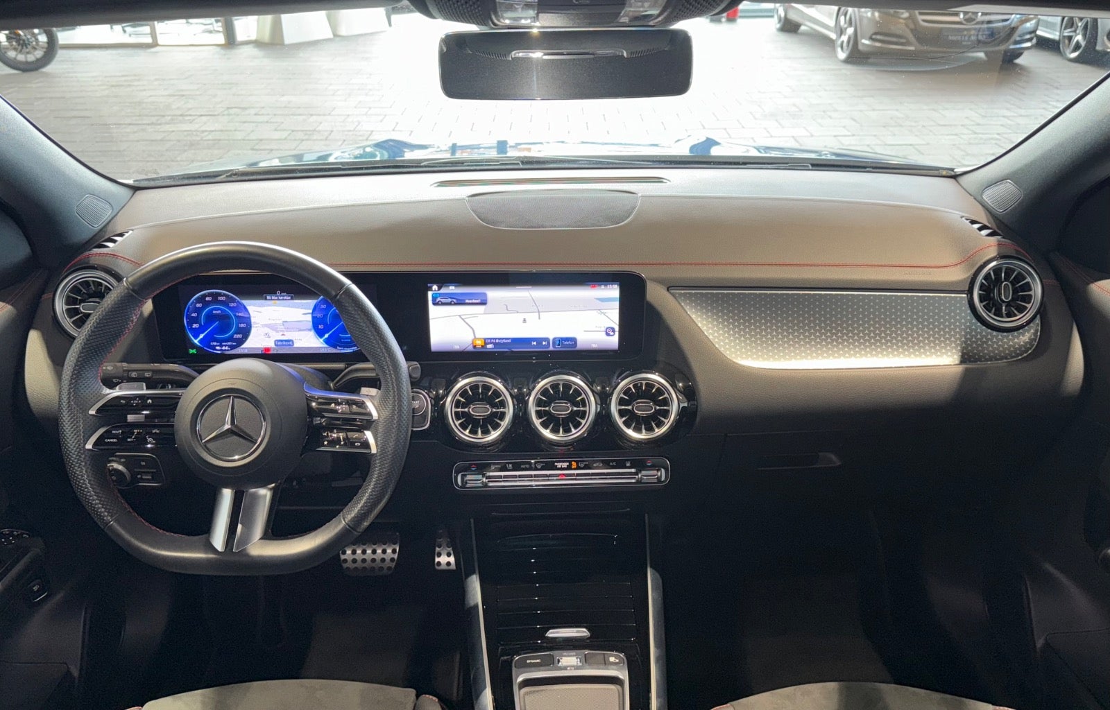 Billede af Mercedes EQA350  AMG Line 4Matic