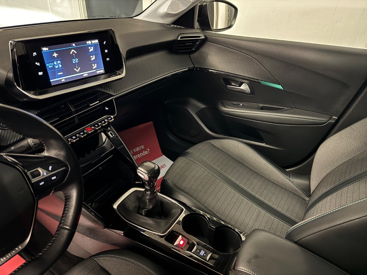 Peugeot 208 PureTech 100 Allure Sky