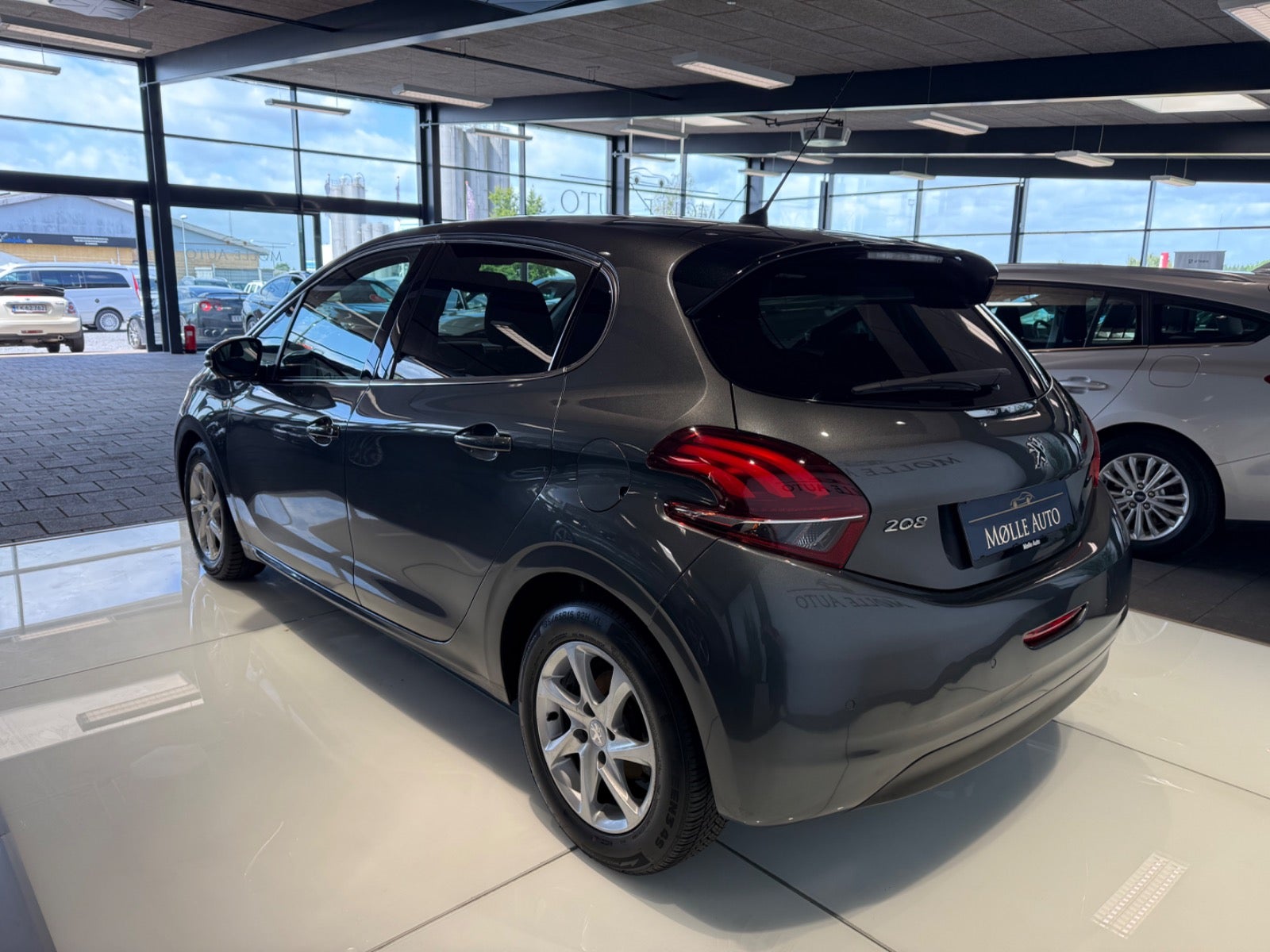 Billede af Peugeot 208 1,6 BlueHDi 100 Allure Sky