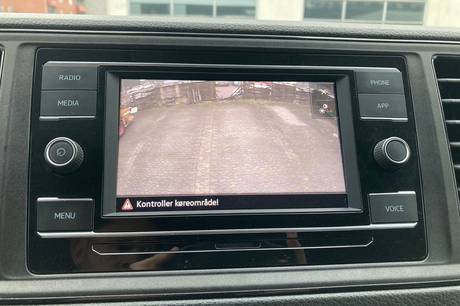 Billede af VW Crafter 35 2,0 TDi 140 Alukasse m/lift aut.