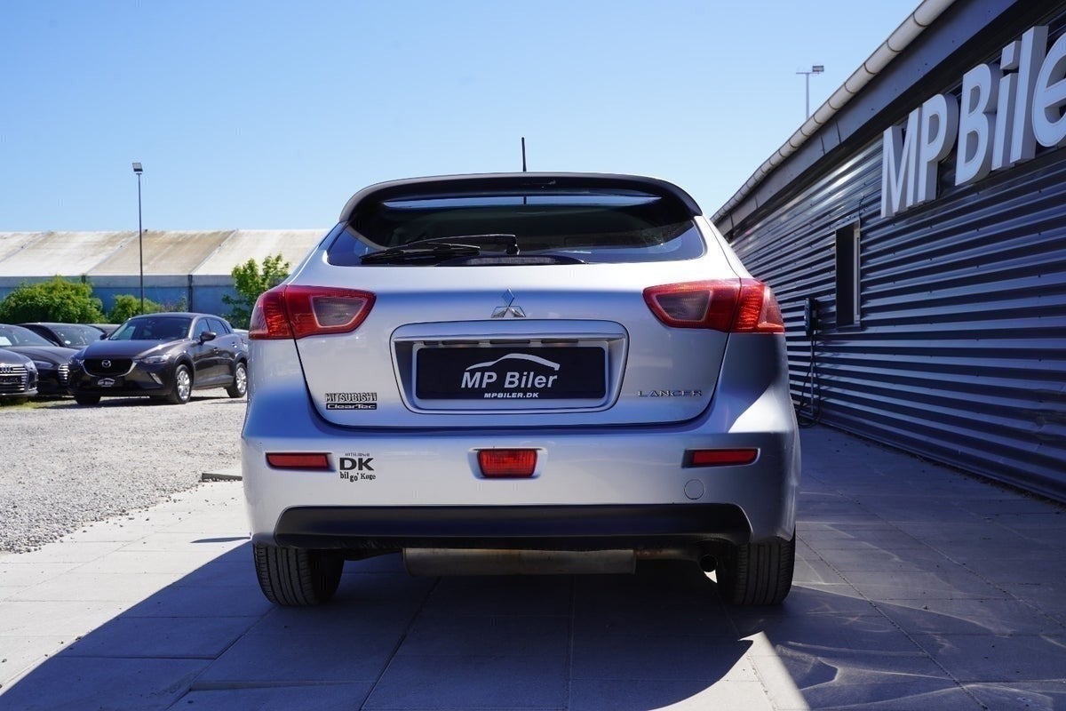 Billede af Mitsubishi Lancer 1,6 Invite SportBack