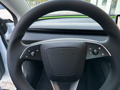 Tesla Model 3  RWD 4d