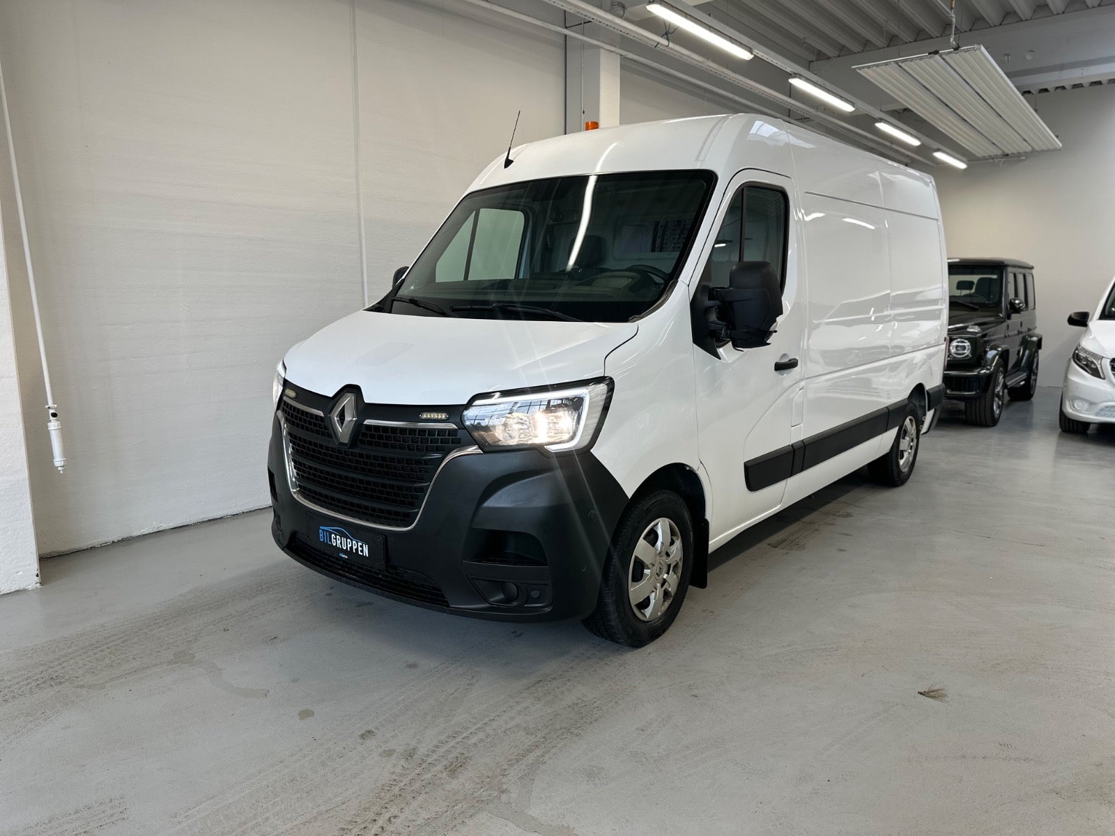 Renault Master IV T33 2,3 dCi 150 L2H2 Kassevogn